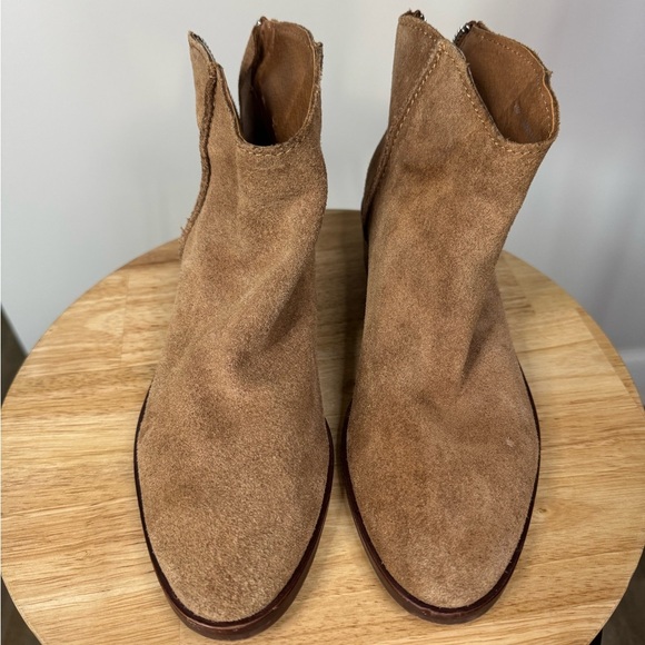 Dolce Vita Shoes - Dolce Vita Women’s Tavin Suede Zip Back Ankle Booties Tan, Size 7
